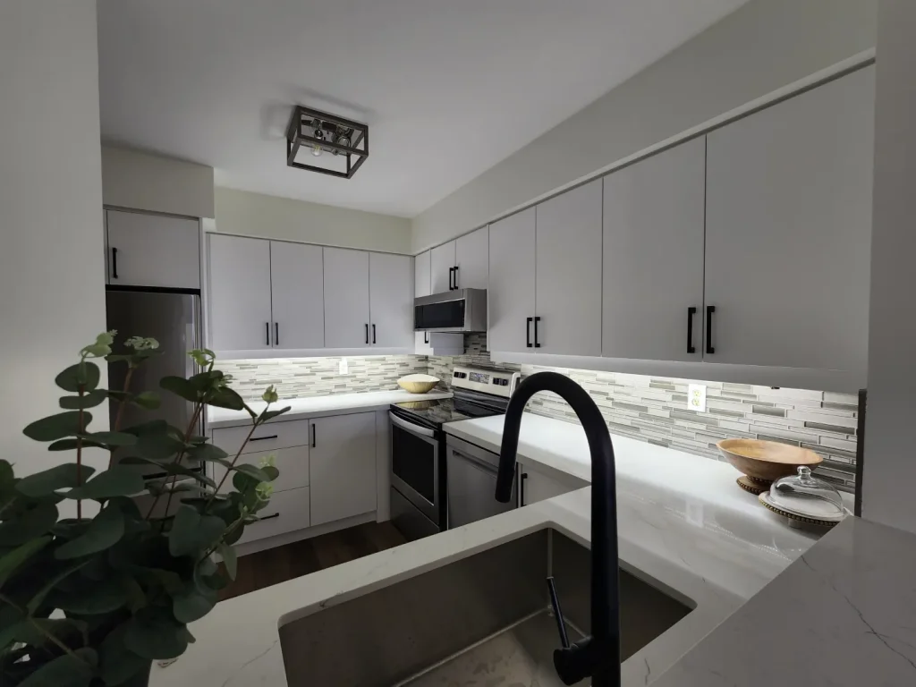 Clean & Contemporary Kitchen 01